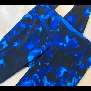 Blue patterned leggings